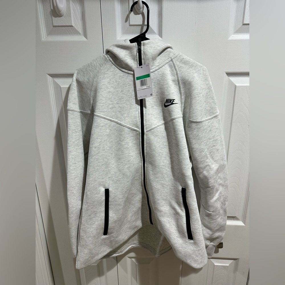 NWT | W’s Nike Sportswear Tech Fleece | Size XL